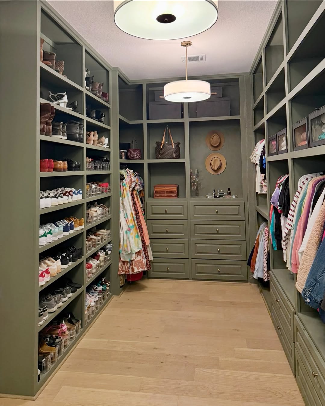 organized closet benefits