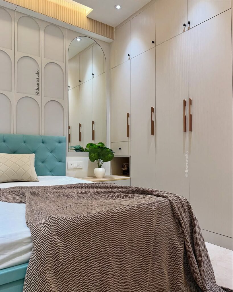 small bedroom bed placement